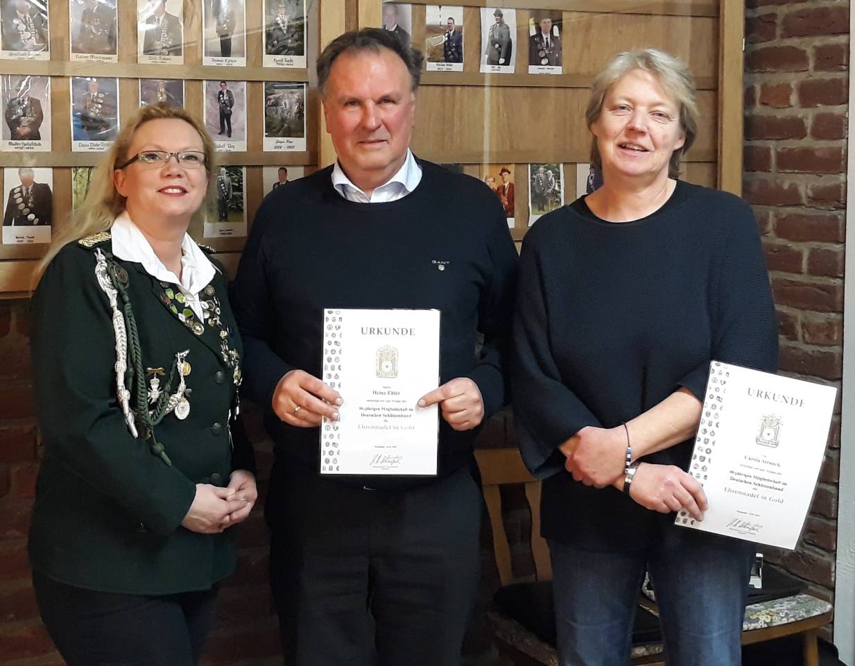 Präsidentin Tanja Grabau mit den geehrten langjährigen Mitgliedern Heinz Ehler und Carola Prange Präsidentin Tanja Grabau mit den geehrten langjährigen Mitgliedern Heinz Ehler und Carola Prange