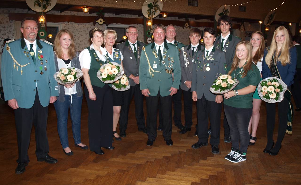 Kreispräsident Richard Schütt mir der Kreiskönigsfamilie 2014