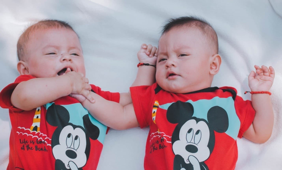 4 Top Matching Twin Outfits and Accessories for Babies