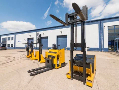 The Difference In Between a Pallet Vehicle as well as a Power Stacker The Difference In Between a Pallet Vehicle as well as a Power Stacker